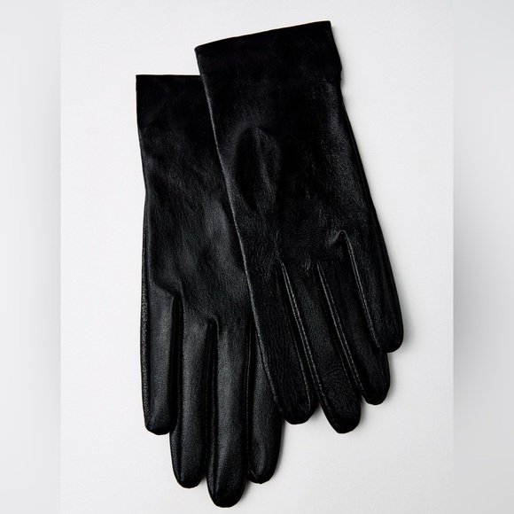 NWOT. Zara Black 100% Leather Gloves.